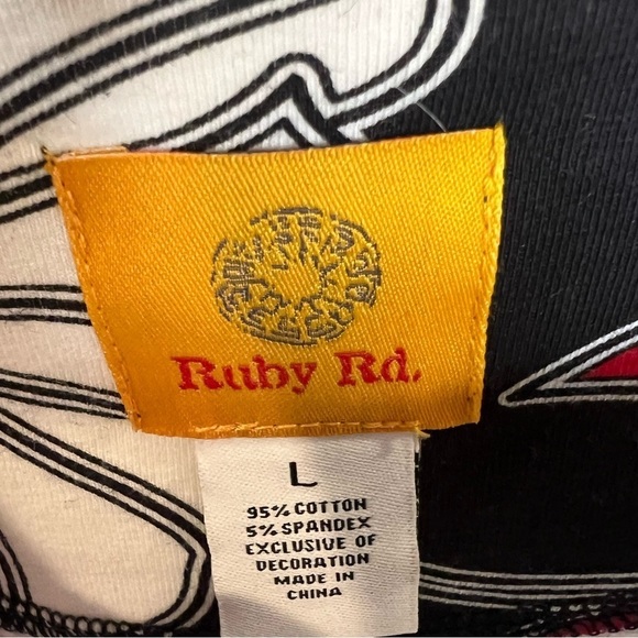 211. Ruby Rd. Scoop Neck 3/4 sleeve top - Picture 4 of 5